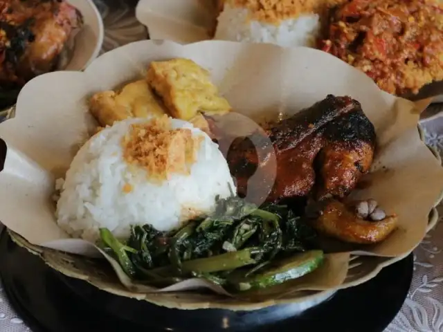 Gambar Makanan Ayam Goreng Nelongso, Pamekasan 13