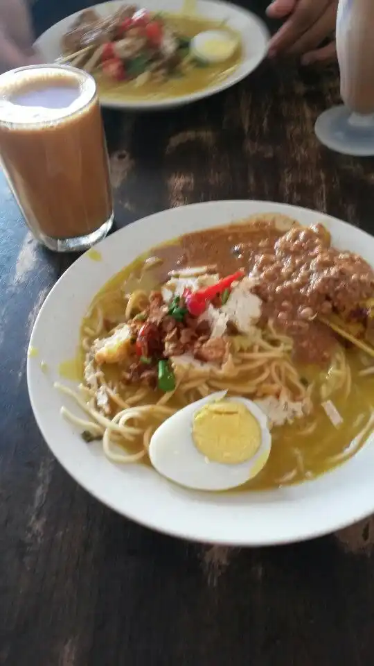 Azah Pon Cafe Food Photo 15