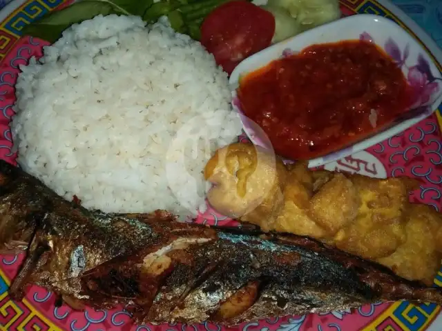 Gambar Makanan Warung Bu Arpah (Prasmanan dan Lalapan) 2