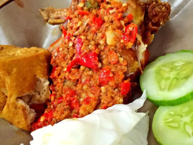 Gambar Makanan Ayam Gepuk Sambal Bawang Pak Gembus 7