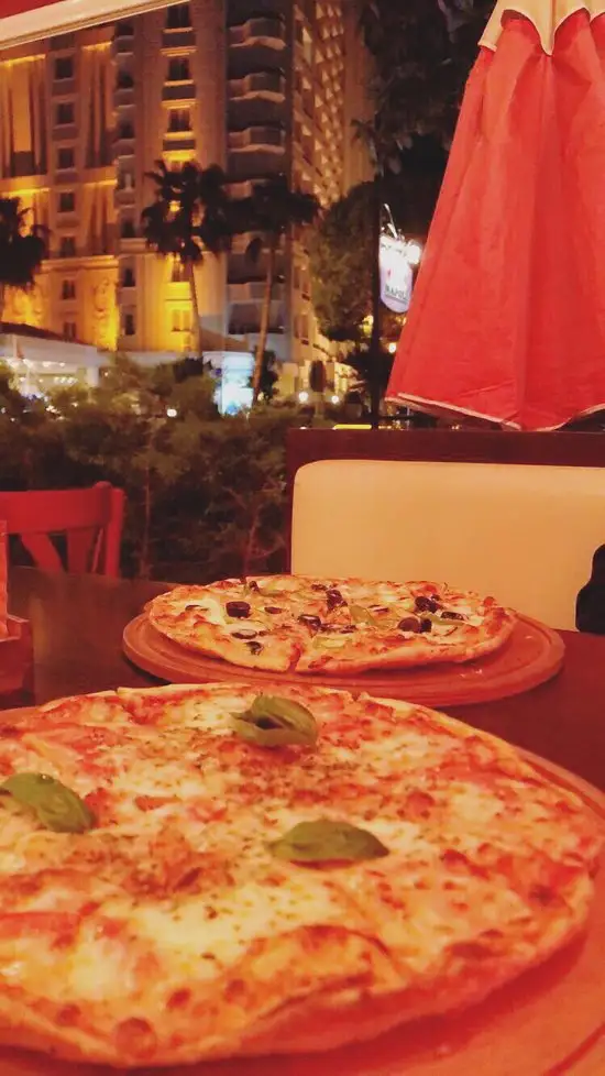 Pizza Napoli'nin yemek ve ambiyans fotoğrafları 36