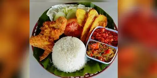 Ayam Pecak Melotot, Teuku Nyak Arif