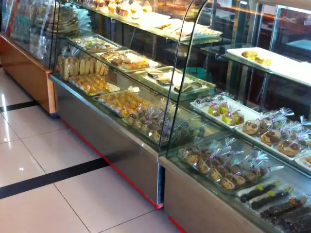 Gambar Makanan Xenia Bakery 13