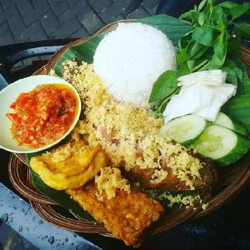 Gambar Makanan Ayam Penyet Sambal Ijo Ma'E, Kebon Jeruk 13