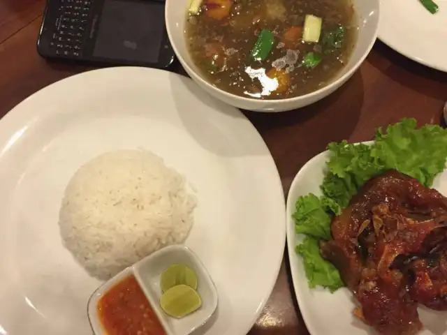 Gambar Makanan Sop Buntut Ibu Henny 15