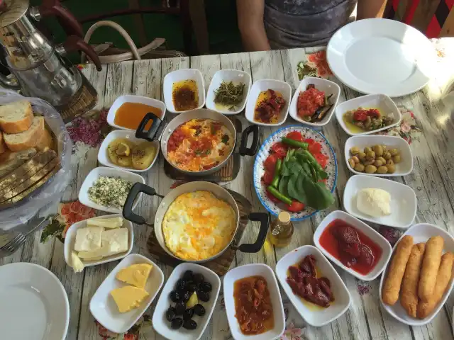 Asri Basri Restaurant'nin yemek ve ambiyans fotoğrafları 3