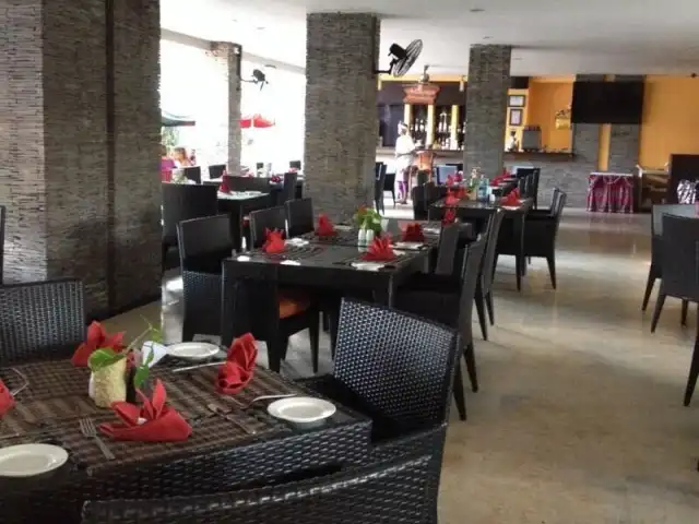 Gambar Makanan Adhiyoga Restaurant & Bar - The Lokha Legian Resort & Spa 7
