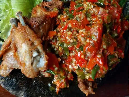 Ayam Pecak Nampol Ulee Kareng