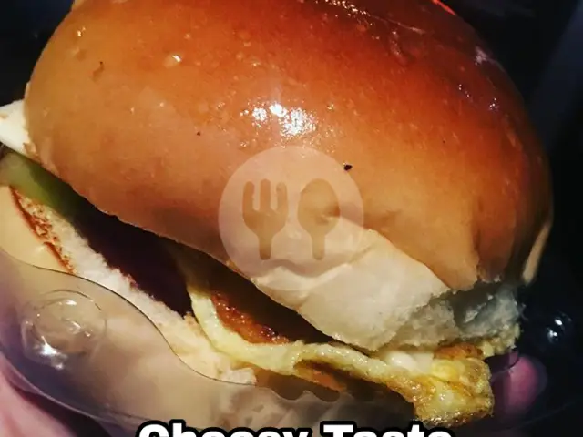 Gambar Makanan Tashi Delek Burger, Jl. Singa 8