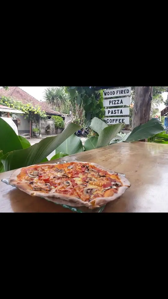 Gambar Makanan Bella Pizza Ubud 8