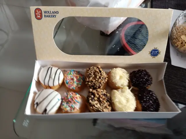 Gambar Makanan Holland Bakery 9