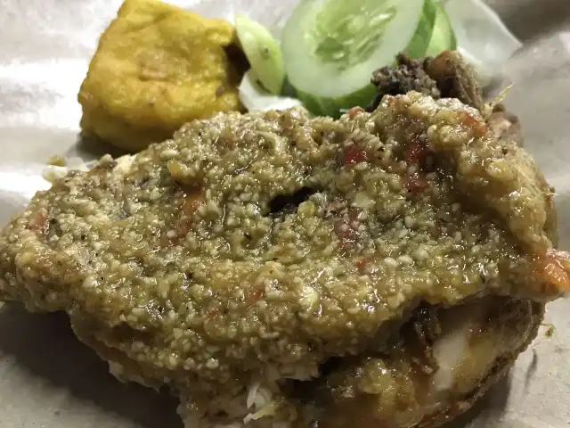 Gambar Makanan Ayam Gepuk Sambal Bawang Pak Gembus 16