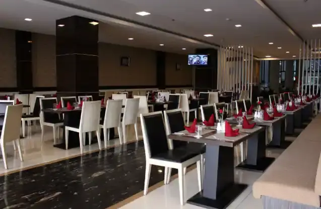 Gambar Makanan Emerald Restaurant - Travello Hotel 3