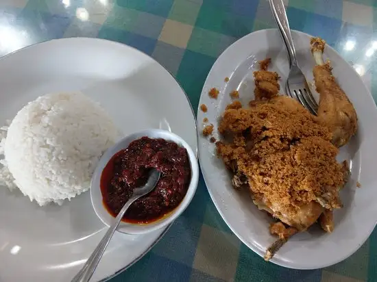 Gambar Makanan Ayam Goreng Suharti 9