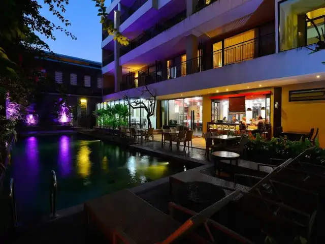 Gambar Makanan Orange Lounge & Bar - 100 Sunset Hotel 3