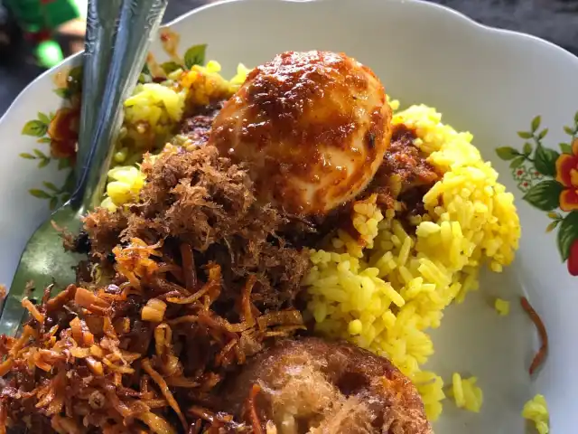Gambar Makanan Warung Nasi Kuning "Avon" Ambon 8
