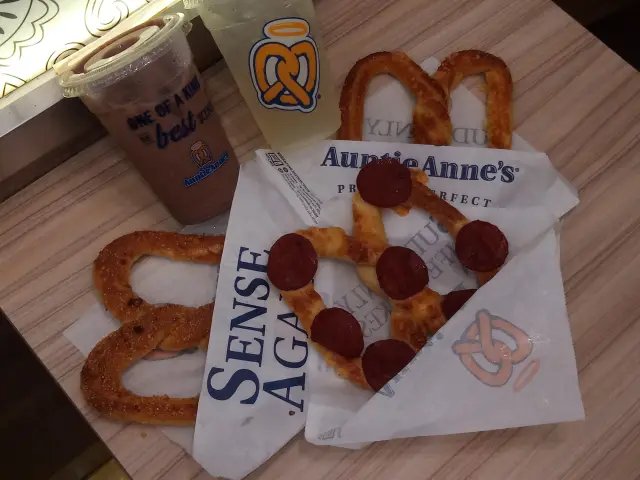 Gambar Makanan Auntie Anne's 10