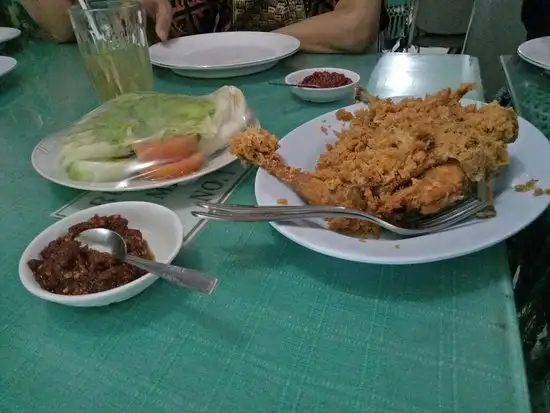 Gambar Makanan Ayam Goreng Suharti 4