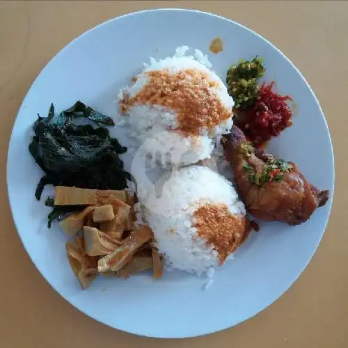 Gambar Makanan Rumah Makan Tiga Putri 3