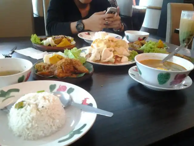 Ayam Penyet Ria Food Photo 1