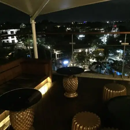 Gambar Makanan Rooftop Sunset Bar at Double-Six 5