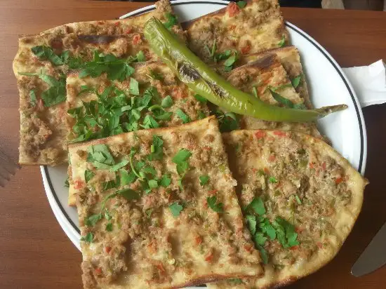 Erkonyalilar Etli Ekmek Firin Kebap'nin yemek ve ambiyans fotoğrafları 3