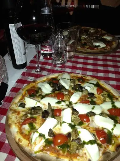 Pizzeria Trio'nin yemek ve ambiyans fotoğrafları 16