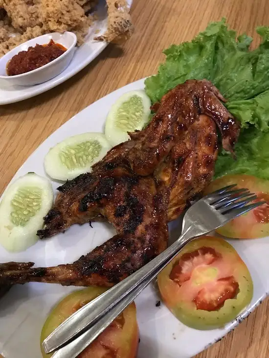 Gambar Makanan Ayam Goreng Suharti 17