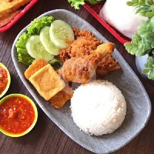 Gambar Makanan Ayam Goreng Pejantan Momski Yuga, Gang Sukaresik 3 (Gang Pojok) 18