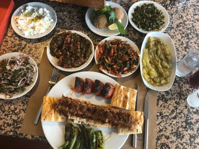 Harbi Adana Kebap & kaburga'nin yemek ve ambiyans fotoğrafları 51