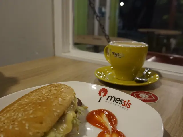 Gambar Makanan Messis Coffee & Restaurant 20
