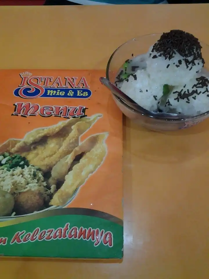 Istana Mie & Es