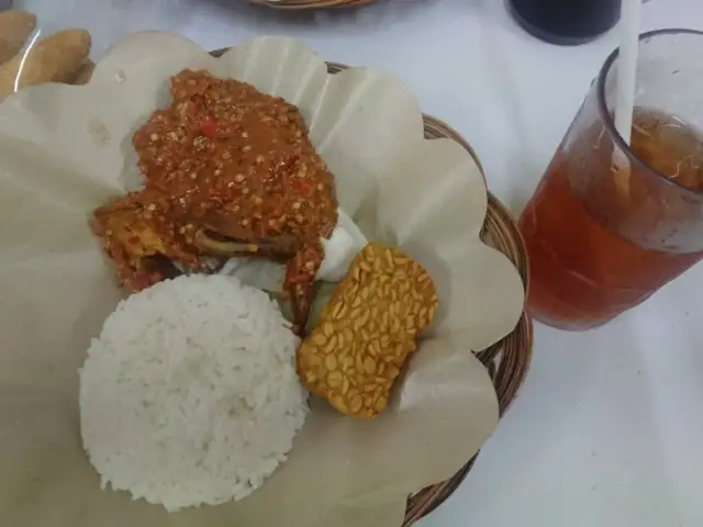 Gambar Makanan Ayam Gepuk Pak Gembus Pujasari Cikokol 4