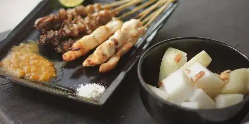 Sate Taichan Yuk Mpok Alin, Bor Station