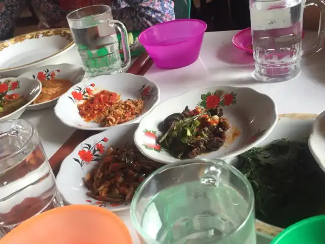 Gambar Makanan Rumah Makan Padang Sidempuan 7