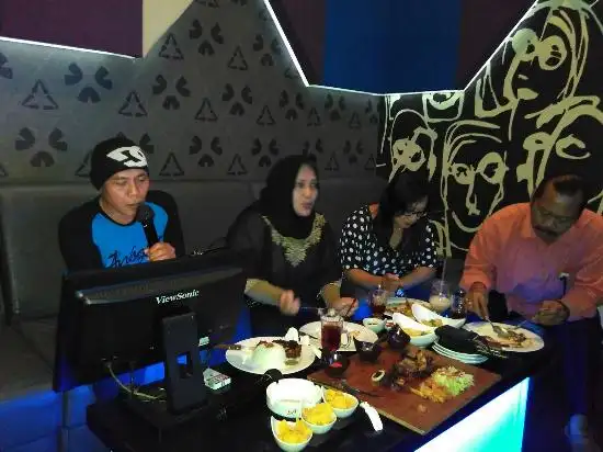 Gambar Makanan Anang Family Karaoke, 5 Lounge and Terrace 6