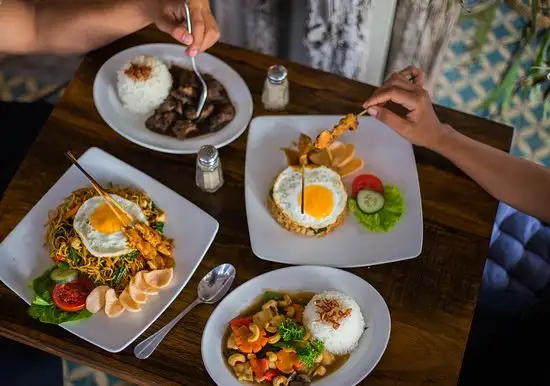 Gambar Makanan Sendok Warung Canggu 17