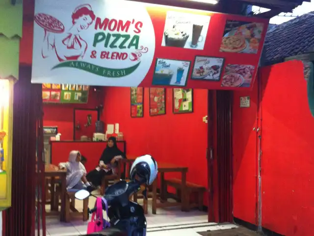 Gambar Makanan Mom's Pizza 3