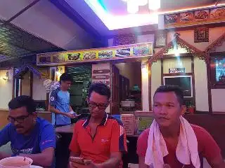 Kedai Mek Depan Balai Batu 18