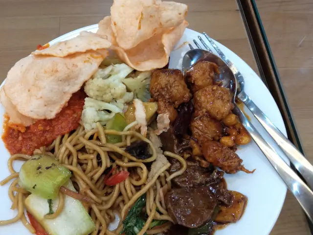 Gambar Makanan Alpukat Bistro 6