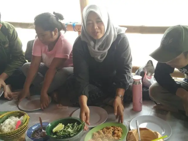 Gambar Makanan Tanjung Pasir Resort 8