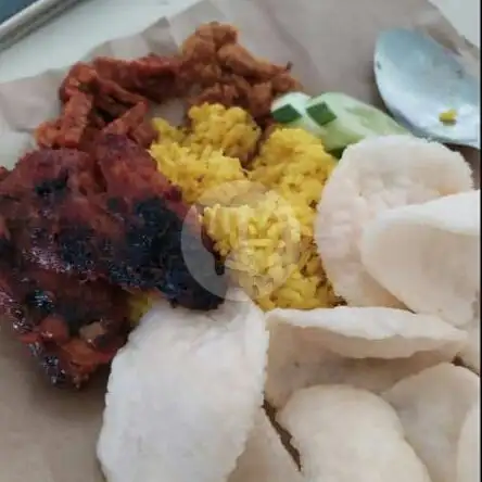 Gambar Makanan Nasi Kuning dan Lontong Sayur Bu Tuti, Babarsari 1