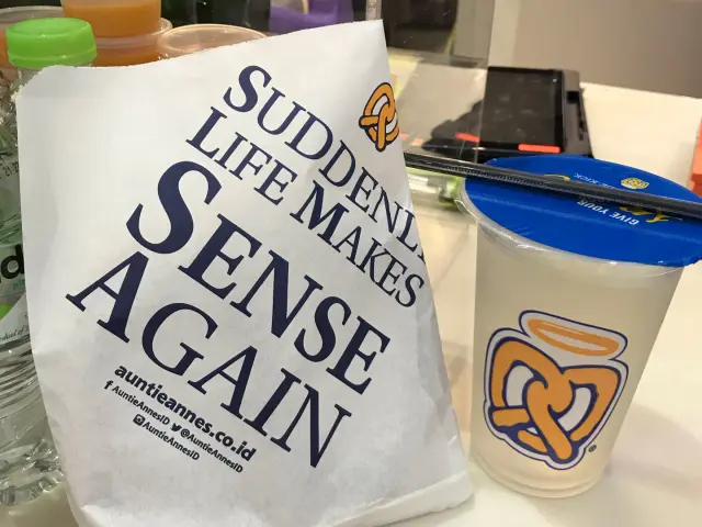 Gambar Makanan Auntie Anne's 4