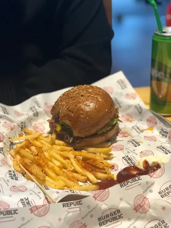 Burger Republic'nin yemek ve ambiyans fotoğrafları 11