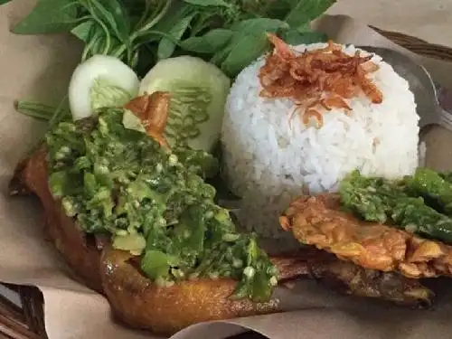 Ayam Penyet Sambel Ijo Jenk Ina, Cikoko