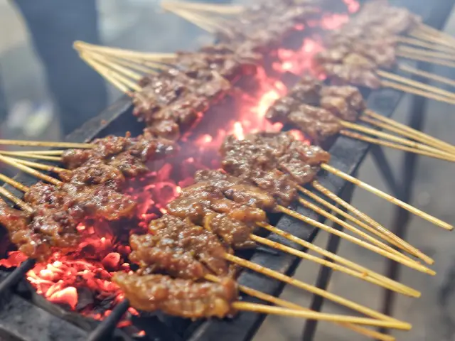 Gambar Makanan Sate Babi Bawah Pohon 7