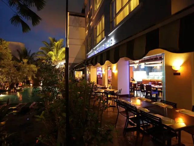 Gambar Makanan Island Seafood Terrace - Blue Sky Hotel 3