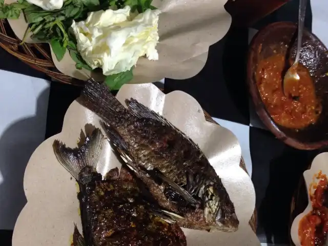 RAJA SAMBAL (Sambal Setan) Ayam Goreng & Ikan Bakar