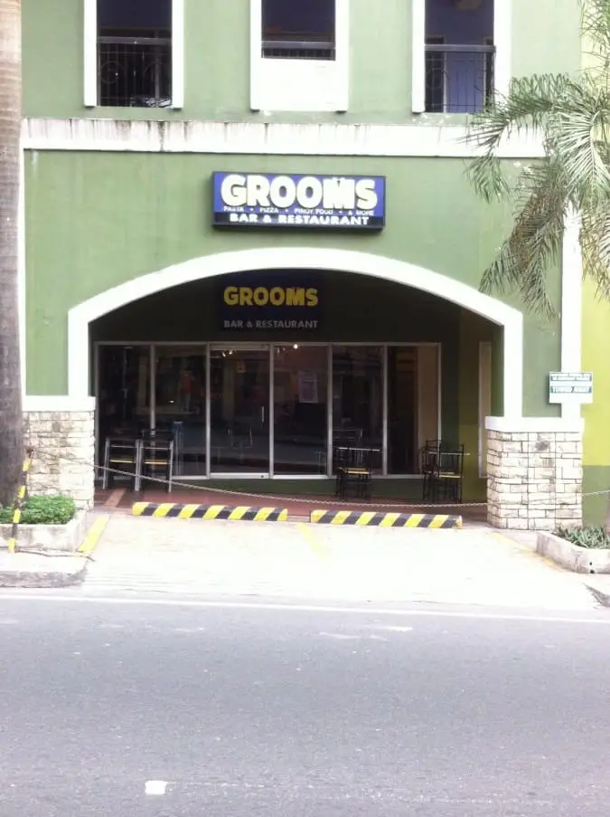 Grooms Bar and Restaurant near me in Mauway Discover American food