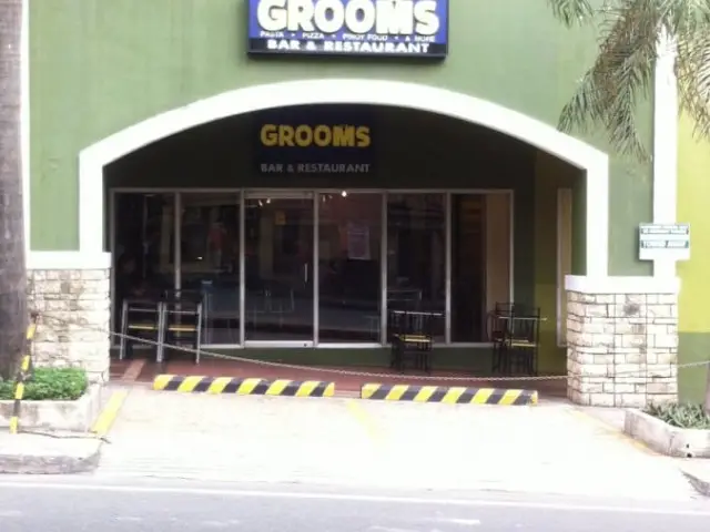 Grooms Bar and Restaurant